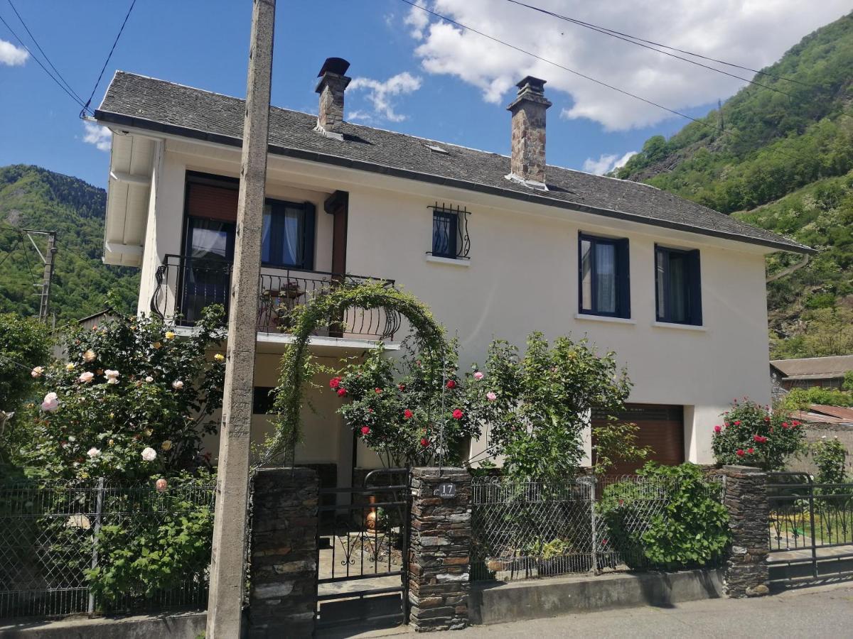 Les Rosiers Villa Bagneres-de-Luchon Exterior photo